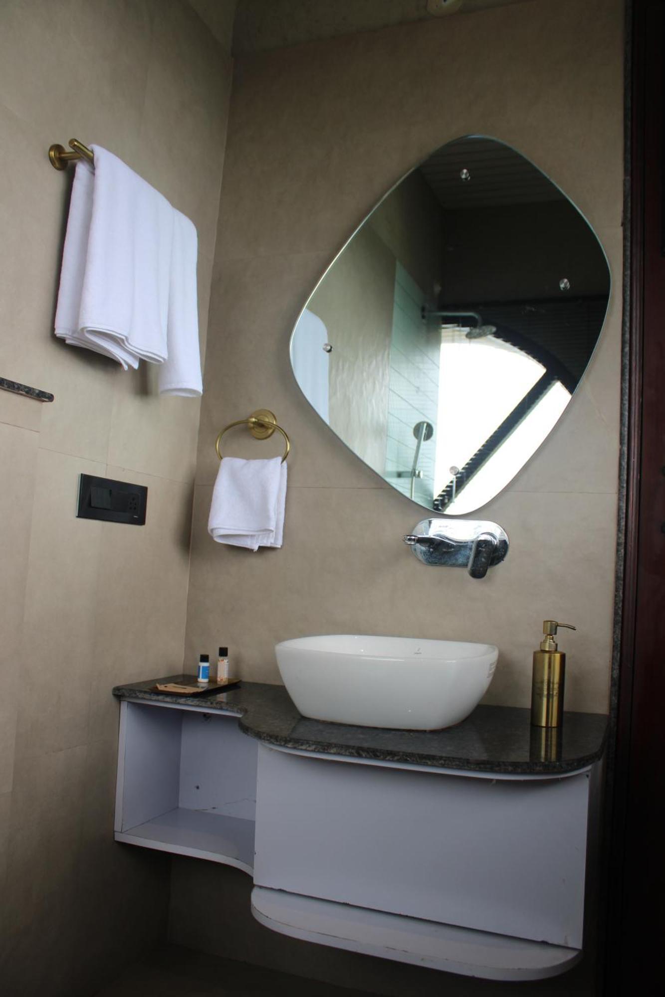 Himalayan Hobbit House Hotell Almora Exteriör bild